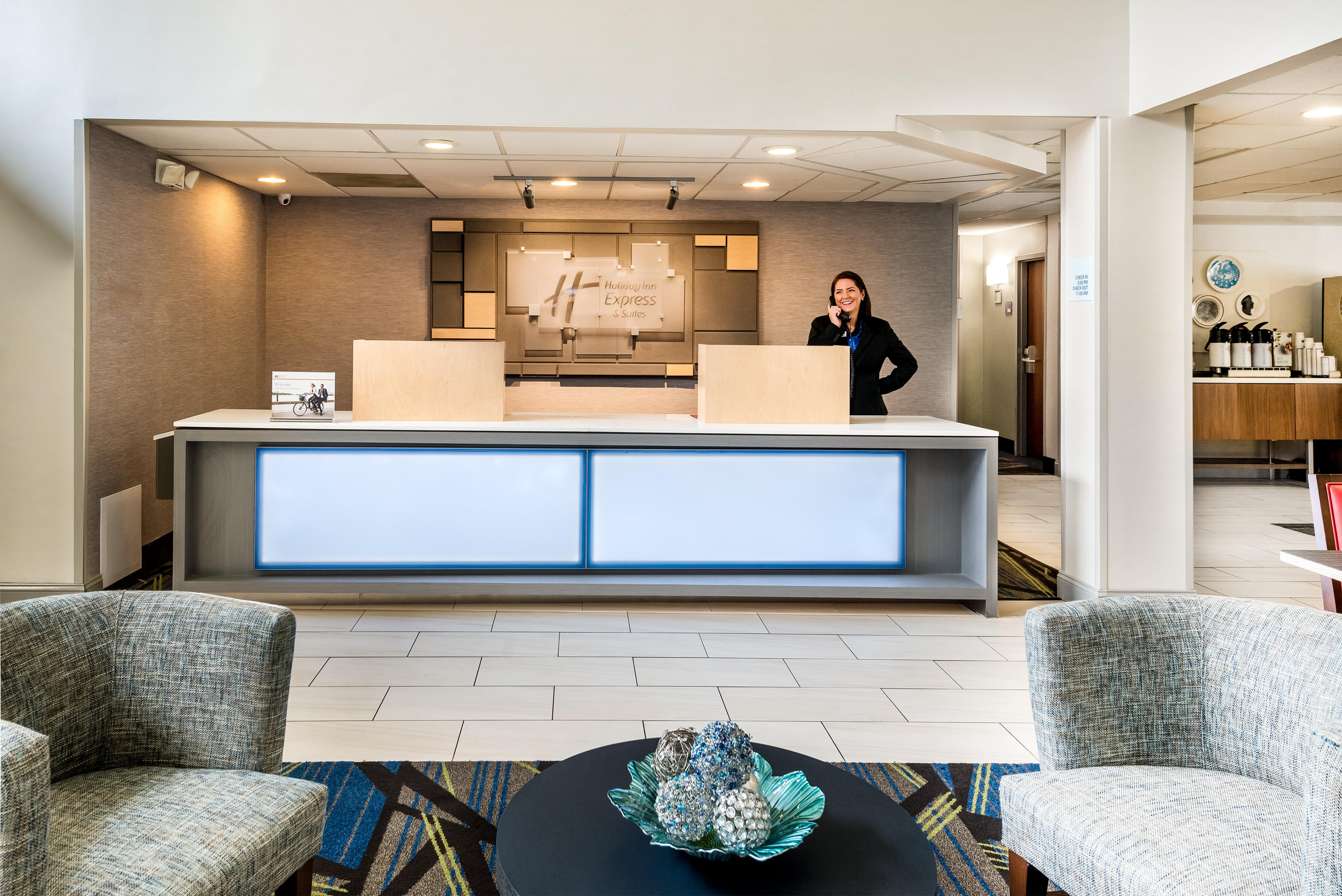 Holiday Inn Express & Suites Charlotte Arpt-Belmont By Ihg Exterior foto